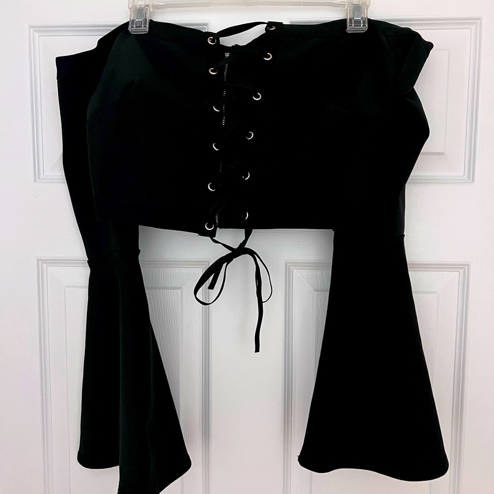 Black Guess crop top Size med/Lg